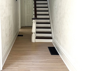 1615 Manhattan St - Photo Thumbnail 1