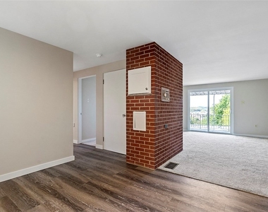 8966 Knoll Street - Photo Thumbnail 4