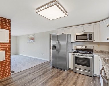 8966 Knoll Street - Photo Thumbnail 2