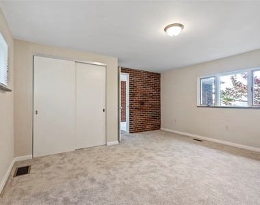 8966 Knoll Street - Photo Thumbnail 8