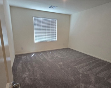 7647 Duran Harbor Lane - Photo Thumbnail 46