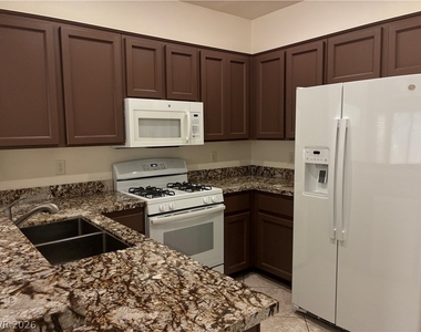 2581 Leighton Avenue - Photo Thumbnail 8