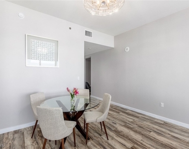 4471 Dean Martin Drive - Photo Thumbnail 9