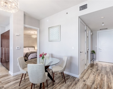 4471 Dean Martin Drive - Photo Thumbnail 10