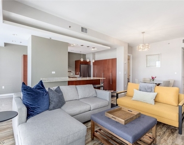 4471 Dean Martin Drive - Photo Thumbnail 8
