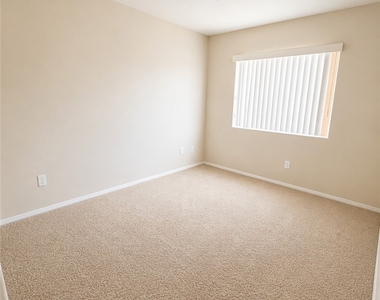 409 Orchid Oasis Avenue - Photo Thumbnail 4