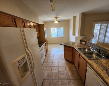 1050 E Cactus Avenue - Photo Thumbnail 11