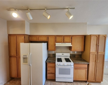 1050 E Cactus Avenue - Photo Thumbnail 9
