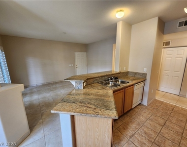 1050 E Cactus Avenue - Photo Thumbnail 10