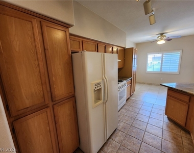 1050 E Cactus Avenue - Photo Thumbnail 12