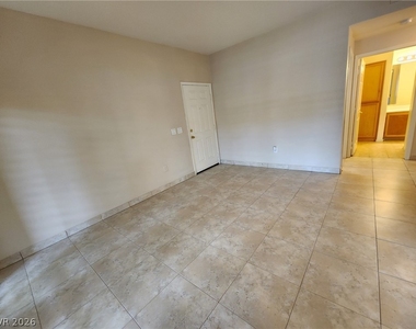 1050 E Cactus Avenue - Photo Thumbnail 4