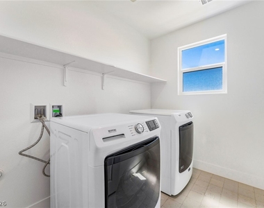 1002 Solemn Cactus Avenue - Photo Thumbnail 18