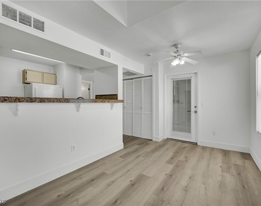 8101 W Flamingo Road - Photo Thumbnail 19