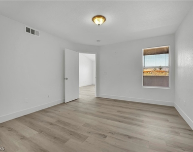 8101 W Flamingo Road - Photo Thumbnail 13