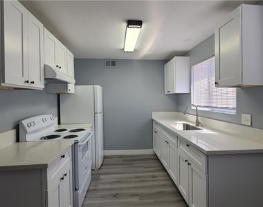 3240 N Michael Way - Photo Thumbnail 6