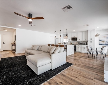 2206 Heavenly View Drive - Photo Thumbnail 6