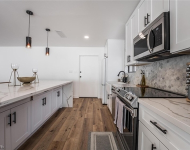 2206 Heavenly View Drive - Photo Thumbnail 3