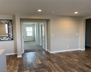 1077 Hickory Park Street - Photo Thumbnail 7