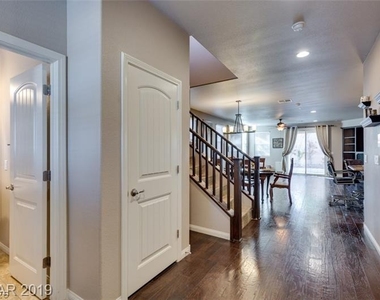 1077 Hickory Park Street - Photo Thumbnail 6