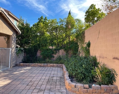 1077 Hickory Park Street - Photo Thumbnail 10