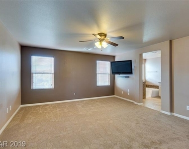 1077 Hickory Park Street - Photo Thumbnail 9