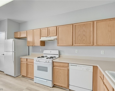 673 Peachy Canyon Circle - Photo Thumbnail 7