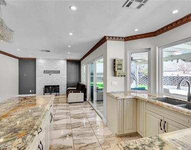 7824 Emerald Harbor Court - Photo Thumbnail 12