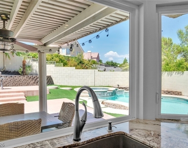 7824 Emerald Harbor Court - Photo Thumbnail 14