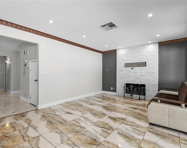 7824 Emerald Harbor Court - Photo Thumbnail 9