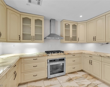 7824 Emerald Harbor Court - Photo Thumbnail 17