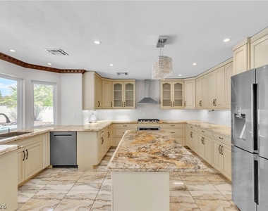 7824 Emerald Harbor Court - Photo Thumbnail 13