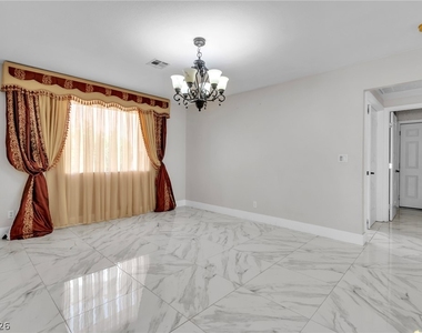 7824 Emerald Harbor Court - Photo Thumbnail 8