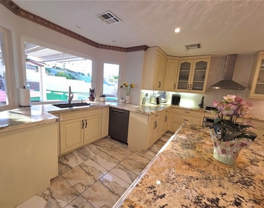 7824 Emerald Harbor Court - Photo Thumbnail 2
