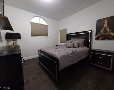7824 Emerald Harbor Court - Photo Thumbnail 12