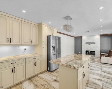 7824 Emerald Harbor Court - Photo Thumbnail 15