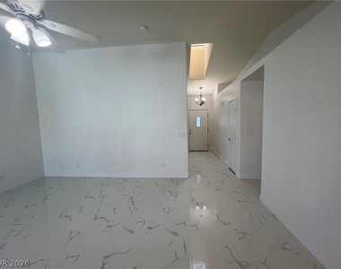 5645 W Katie Avenue - Photo Thumbnail 8