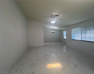 5645 W Katie Avenue - Photo Thumbnail 6