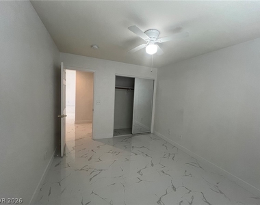 5645 W Katie Avenue - Photo Thumbnail 24