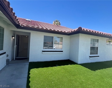 5645 W Katie Avenue - Photo Thumbnail 2
