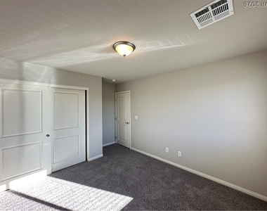 7860 Pink Opal Avenue - Photo Thumbnail 17