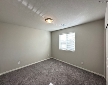 7860 Pink Opal Avenue - Photo Thumbnail 13