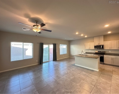 7860 Pink Opal Avenue - Photo Thumbnail 3