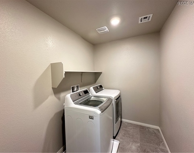 7860 Pink Opal Avenue - Photo Thumbnail 18