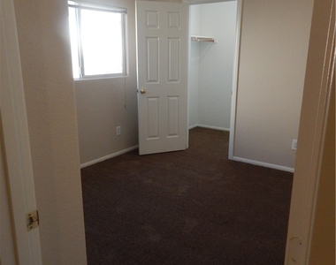 1271 Orange Meadow Street - Photo Thumbnail 7