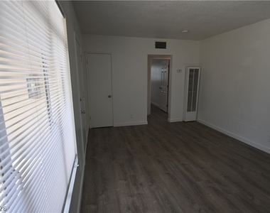 378 N 13th Street - Photo Thumbnail 4