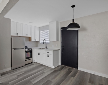 913 S 3rd Street - Photo Thumbnail 7