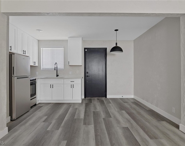 913 S 3rd Street - Photo Thumbnail 8