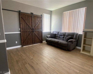 5402 Goldenseal Court - Photo Thumbnail 4