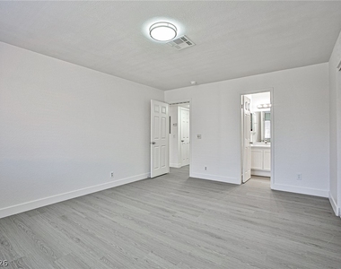 7957 Lions Rock Way - Photo Thumbnail 15