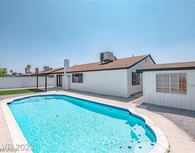 6488 Creston Avenue - Photo Thumbnail 2